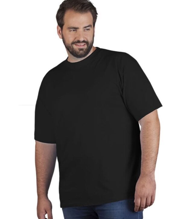 Übergröße T-Shirt wird getragen